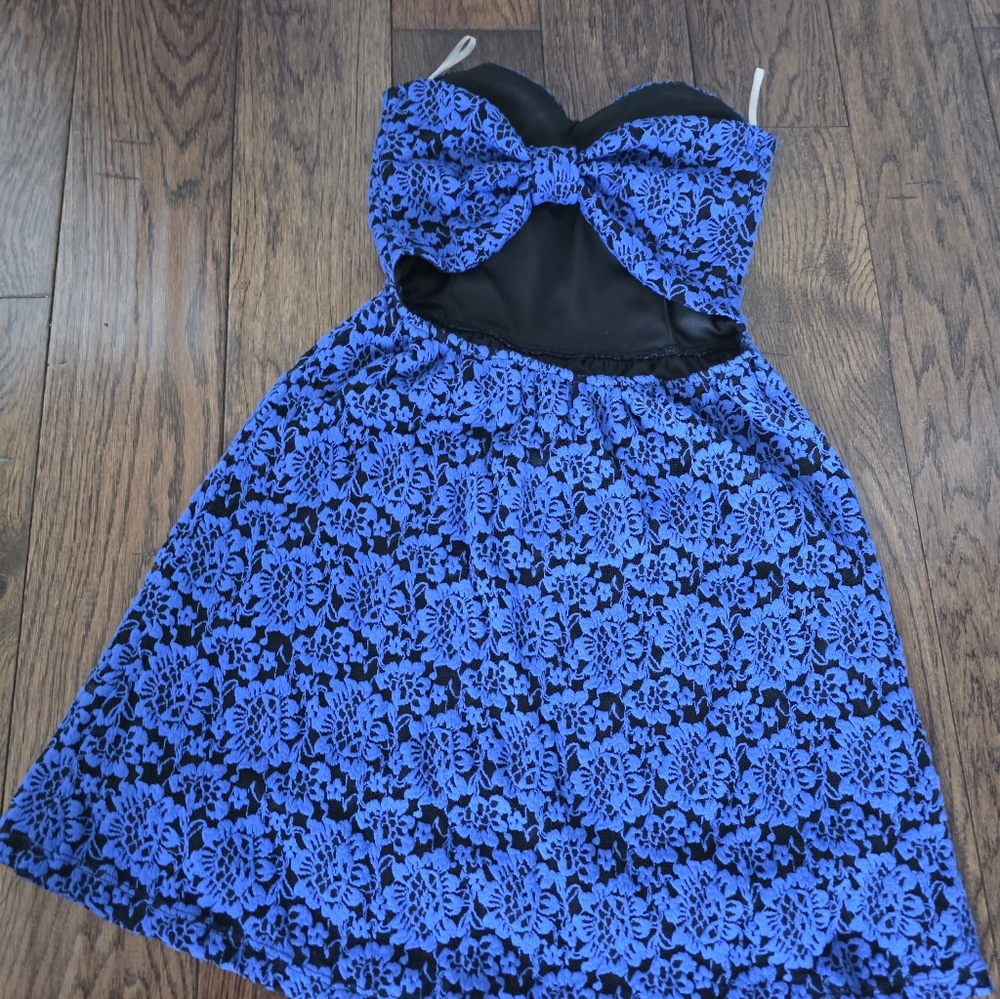Three Dresses - Picture 9 of 10